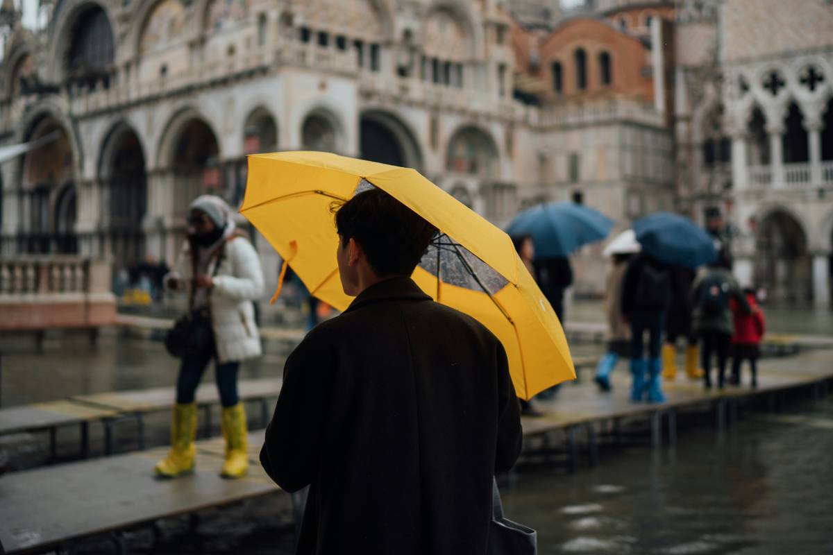 Seamless Rain Gear: 7 Proven Ways to Avoid Painful Travel Disasters