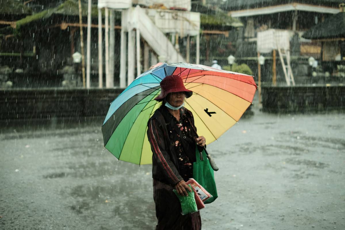 All-In-One Rain Gear: 7 Essential Tips to Avoid Painful Packing Mistakes